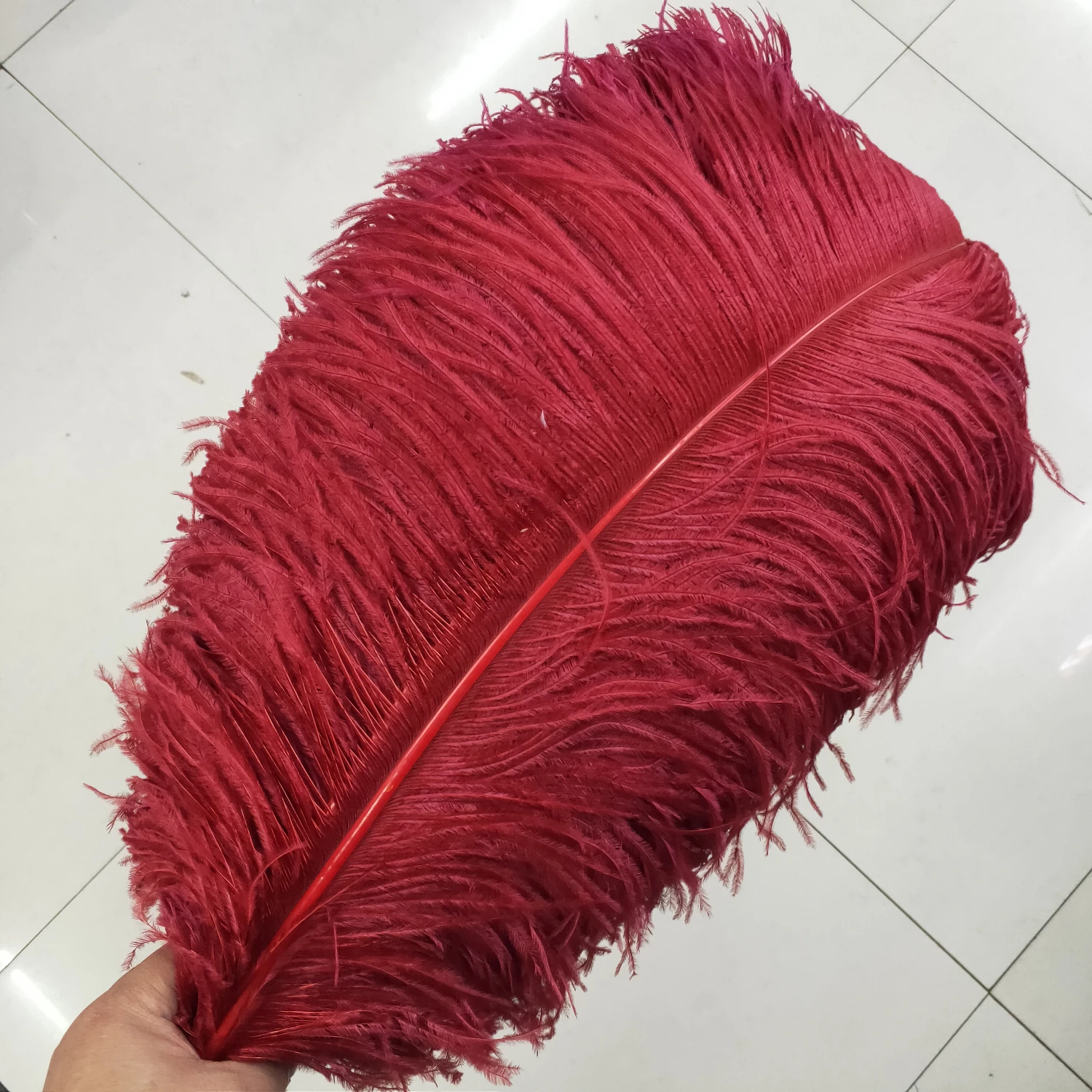 100 Pcs/Lot Wine Red Ostrich Feather 65-70CM Carnival Costumes Party Home Wedding Decorations Feathers For Crafts Plumes