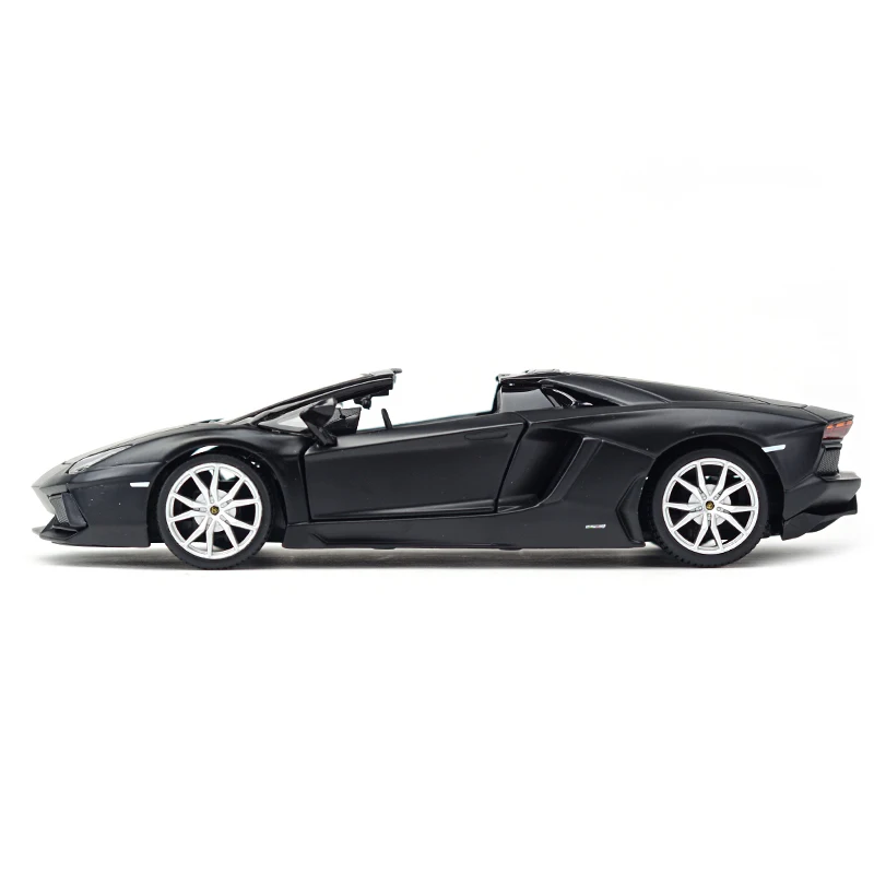 Maisto 1:24 Aventador LP700-4 Roadster Sports Car Static Die Cast Vehicles Collectible Model Car Toys