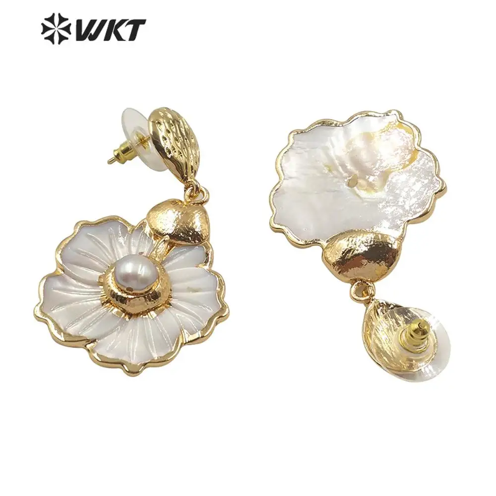 WT-E592 Wholesale White 18k Plated Dangle Earring With Real Pearl Charm Fashion Women Gold Flower Shell Decent Accessories