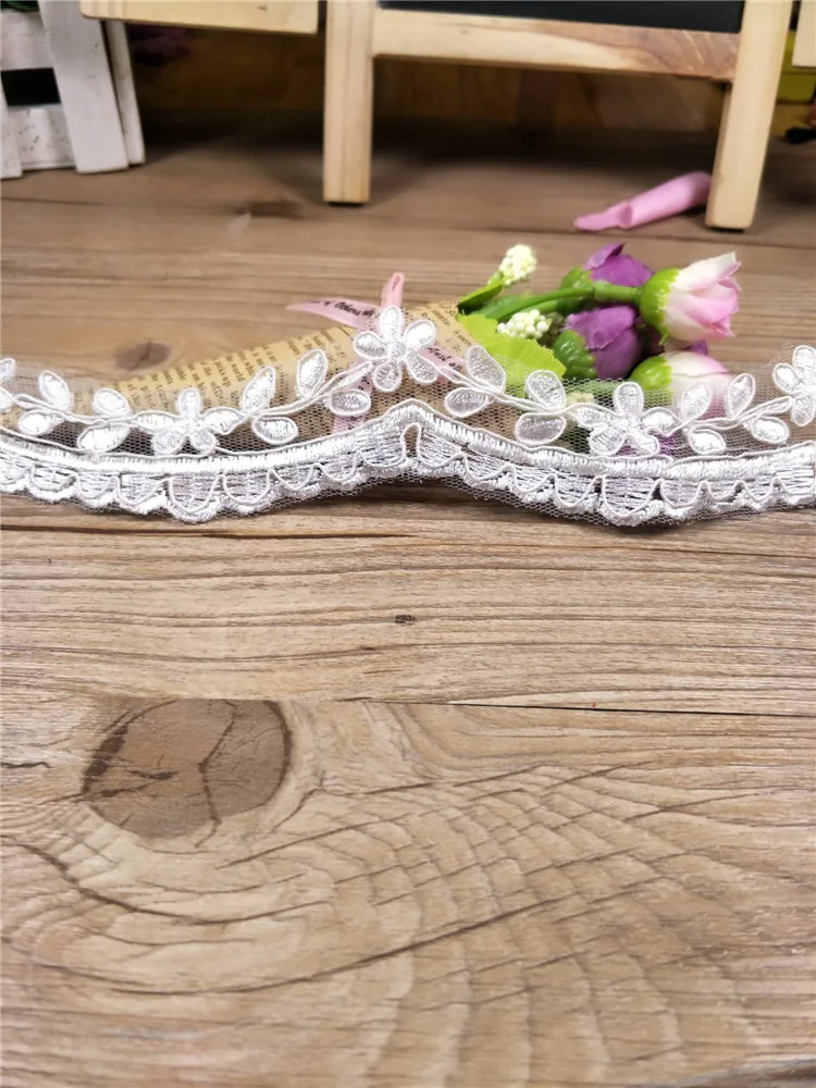 

Delicate 9Yards White/Ivory Cording Edge Flower Venise Venice Mesh Lace Trim Applique Sewing Craft for Wedding Dec. 4cm