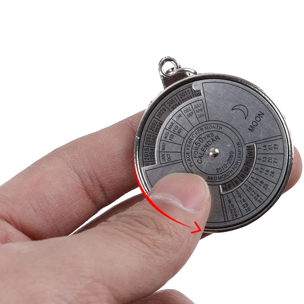 Outdoor Self Defense EDC 50 Years Time Calendário Perpétuo Chaveiro Único Compass Metal KeyChain Presente Camping Caminhadas Primeiros Socorros