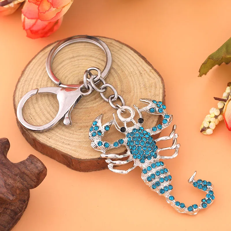 2019 New Zircon Scorpion Style Keychain Fashion Versatile Jewelry Cute Shiny Metal Keychain Accessories Fine Ladies Bag Pendant