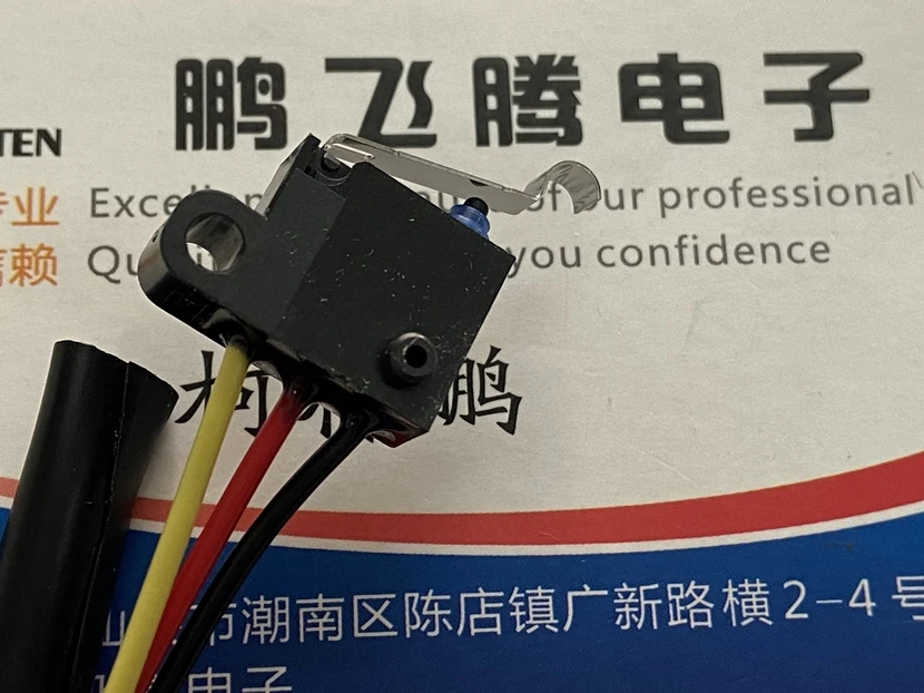 Original New 100% D2HW-S271M sealed waterproof small micro switch with wire R handle one normally open and one normally closed