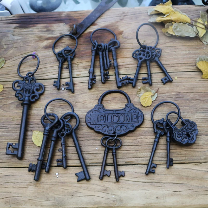 Retro Cast Iron Crafts Ancient Keychain Bars Clubs Courtyard Home Decoration Pendants Ornaments