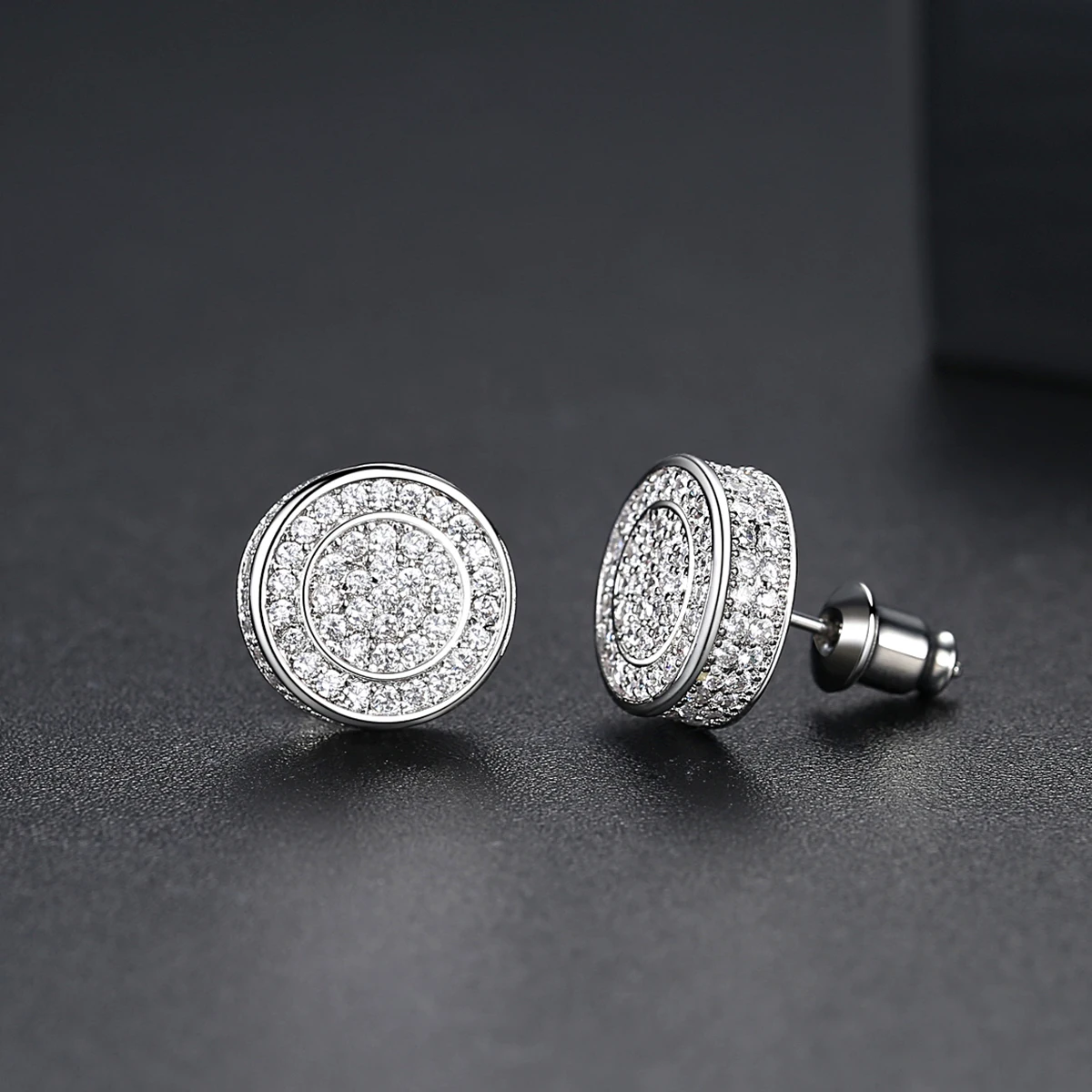 LUOTEEMI Fashion Chic Round Stud Earrings for Women Female Luxury Crystal Black Punk Stud Earrings Vintage Wedding Earrings Gift