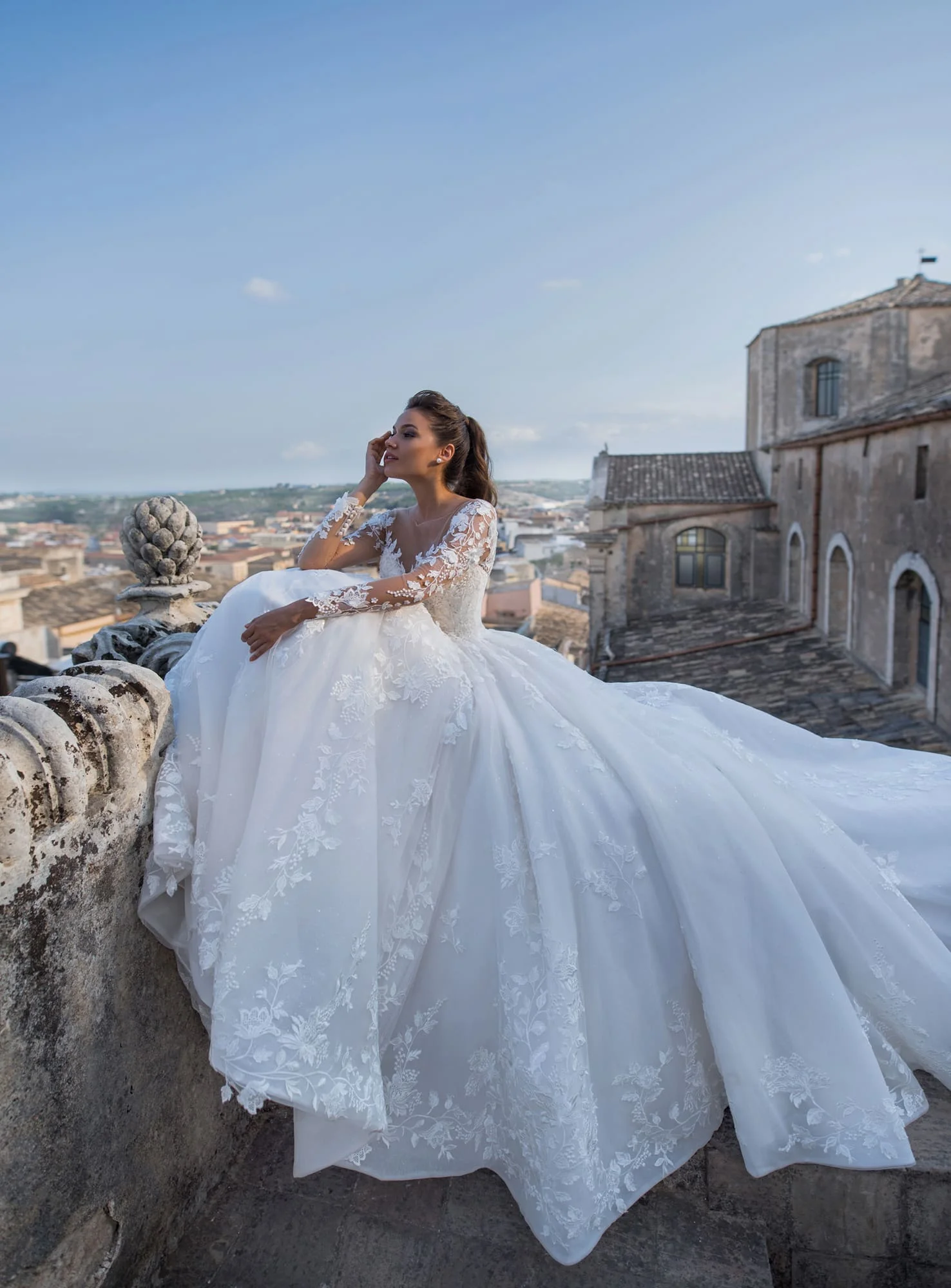 Apliques de luxo manga longa frisado a linha vestido de casamento 2022 romântico scoop neck rendas até vestido de noiva do vintage mais tamanho