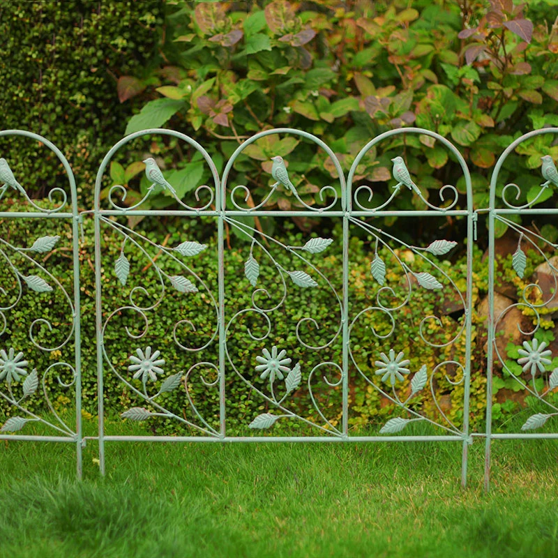 

European Wrought Iron Fence Bird Climbing Flower Stand Ornaments Courtyard Garden Fence Railing Crafts Outdoor Villa Decoration