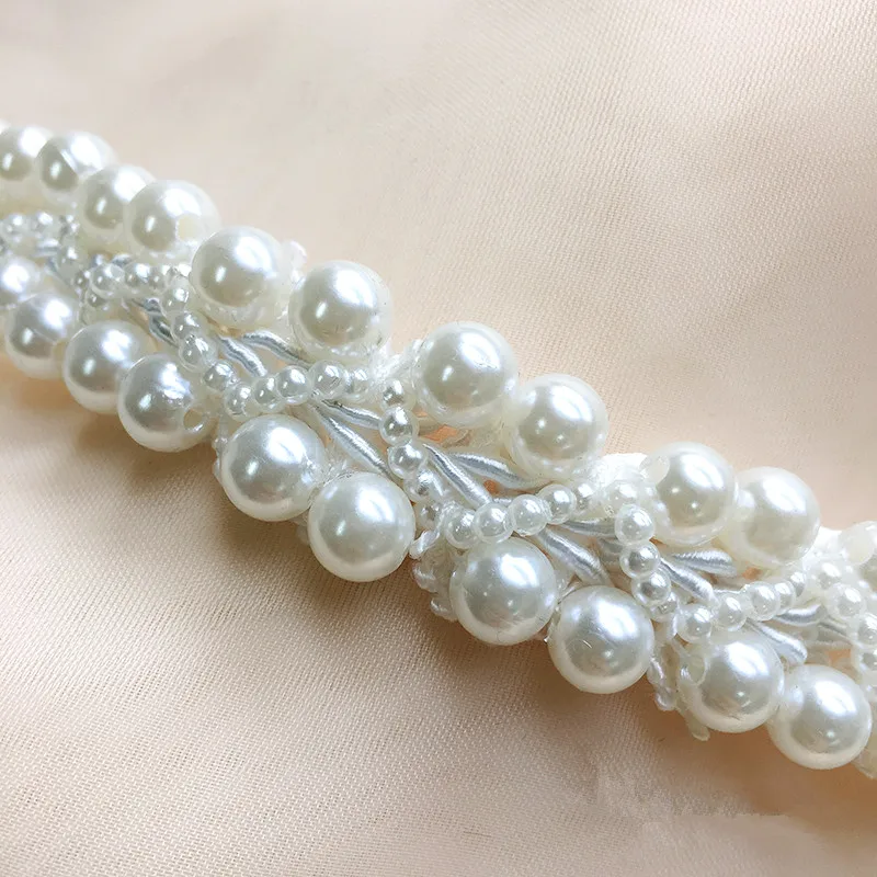 White hand-sewn pearls, beads, ribbon lace accessories, neck decoration, chain, clothing, hat, collar, accessories