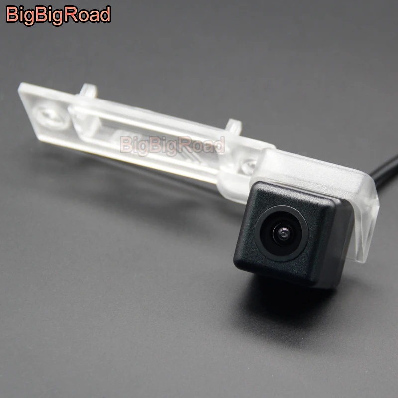 

BigBigRoad For Skoda Superb / Seat Altea 5P5 / 5P8 Leon 1P1 Ibiza 6J Hatchback Vehicle Wireless Rear View Camera HD Color Image