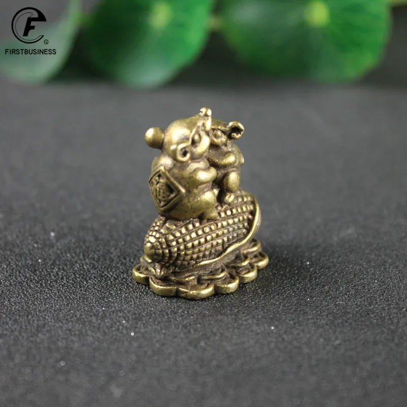 Vintage Copper 2021 New Design Corn Rat Kiss Love Figure Small Ornaments Brass Corn Mouse Heart Desk Decoration Keychain Pendant