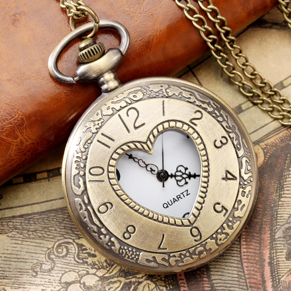 Reloj de bolsillo de cuarzo con diseño de corazón de amor hueco, esfera blanca antigua romántica, Retro, números árabes, collar con colgante para mujer