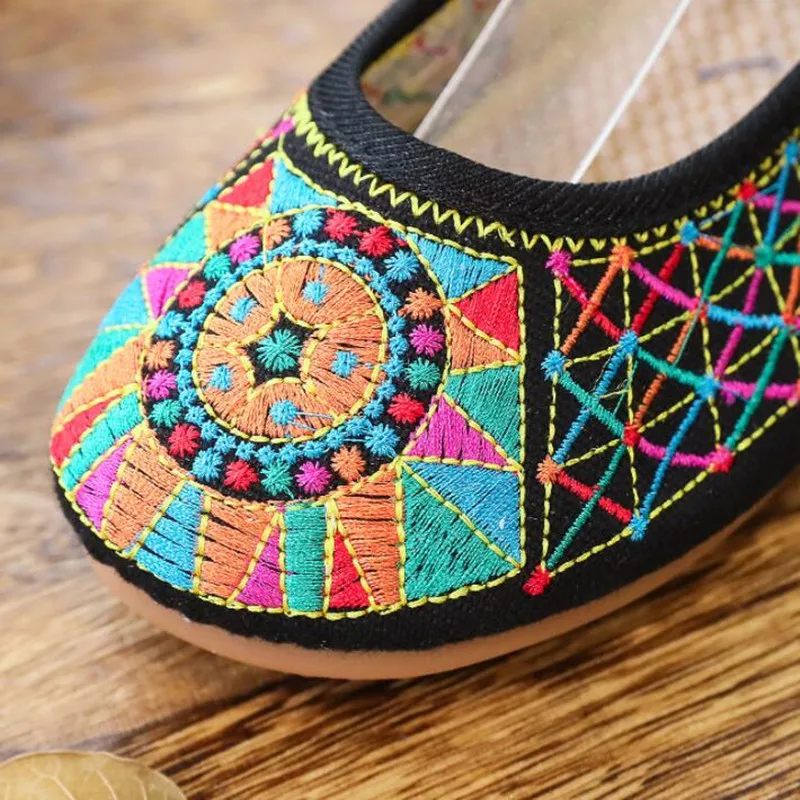 Embroidered cipők Nő évjárat loafers Női Kiszivattyúz Félcipő Boka szíj espadrilles Lezser Félcipő chinesa totem Balerina cipők