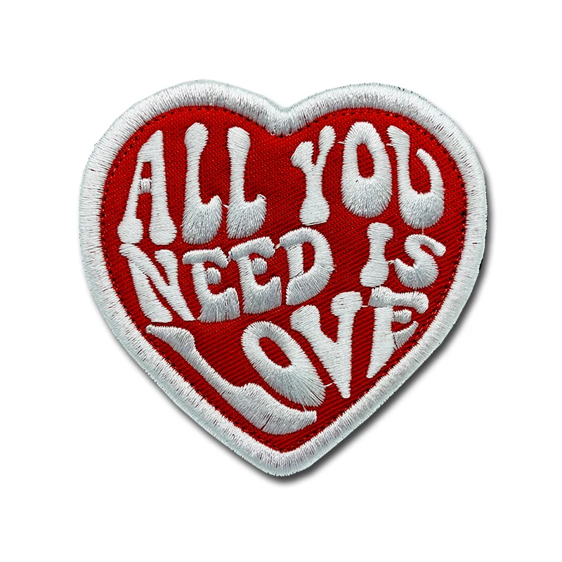 ALL YOU NEED IS LOVE Toppe ricamate di alta qualità Creatività Badge Hook Loop Bracciale 3D Stick sulla giacca Zaino Adesivo