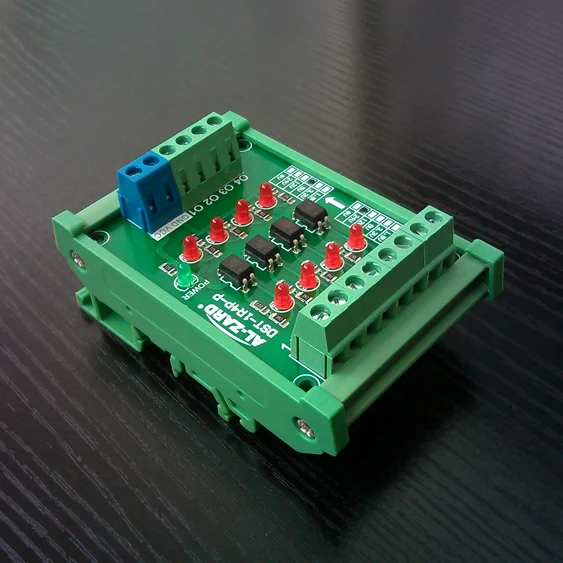 وحدة العزل الكهروضوئية PLC مستوى إشارة الجهد تحويل المجلس PNP الناتج DST-1R2/4/8P-P