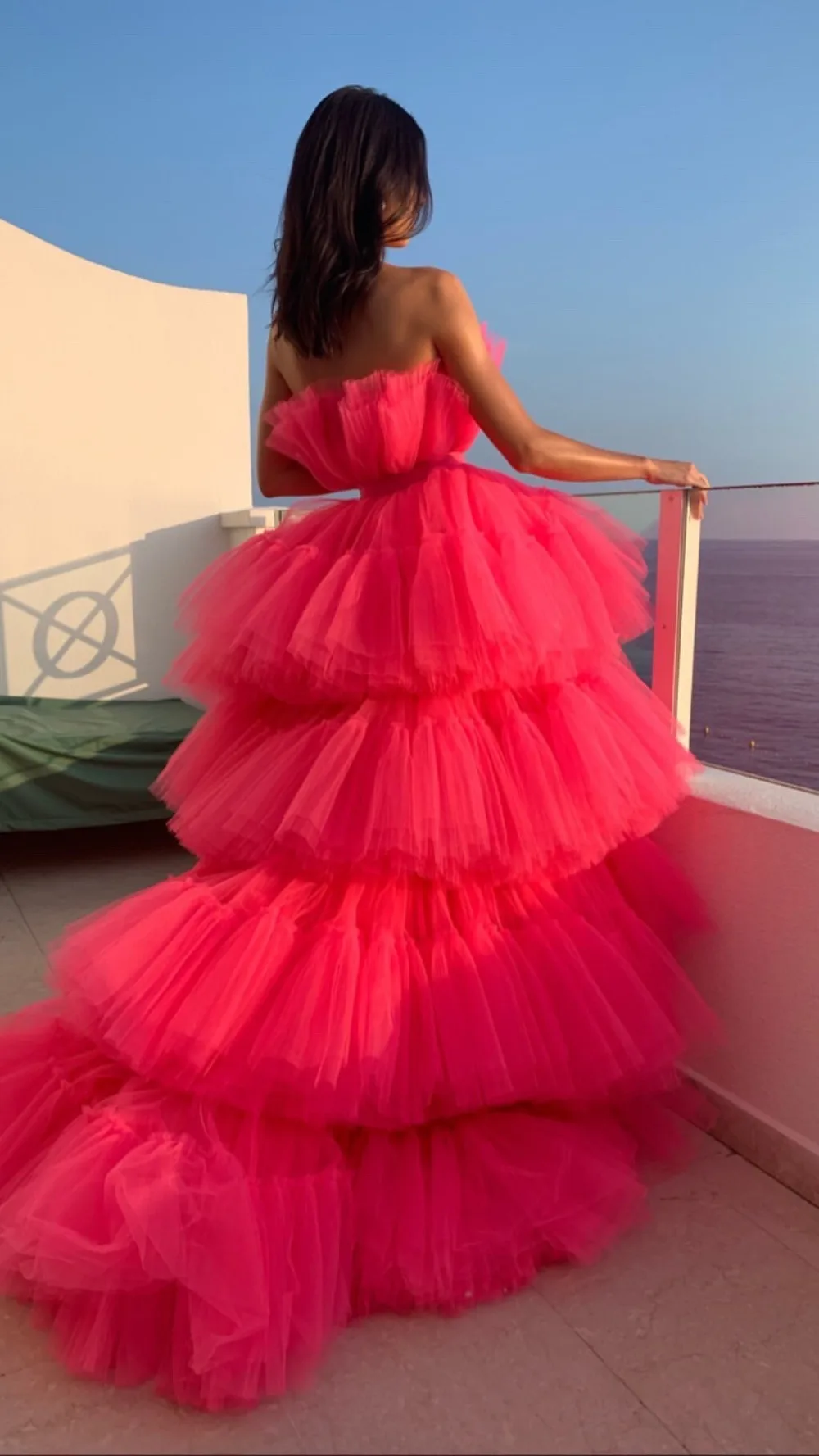 Vestidos de fiesta de tul altos y bajos, vestidos de noche de celebridades rosas escalonados sin tirantes, vestido largo hinchado de fiesta de cumpleaños personalizado 2025