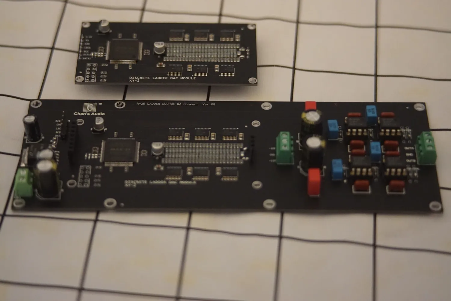 Placa decodificadora DAC de decodificação complementar de escada de resistor discreto R2R suporta bits PCM24 384khz