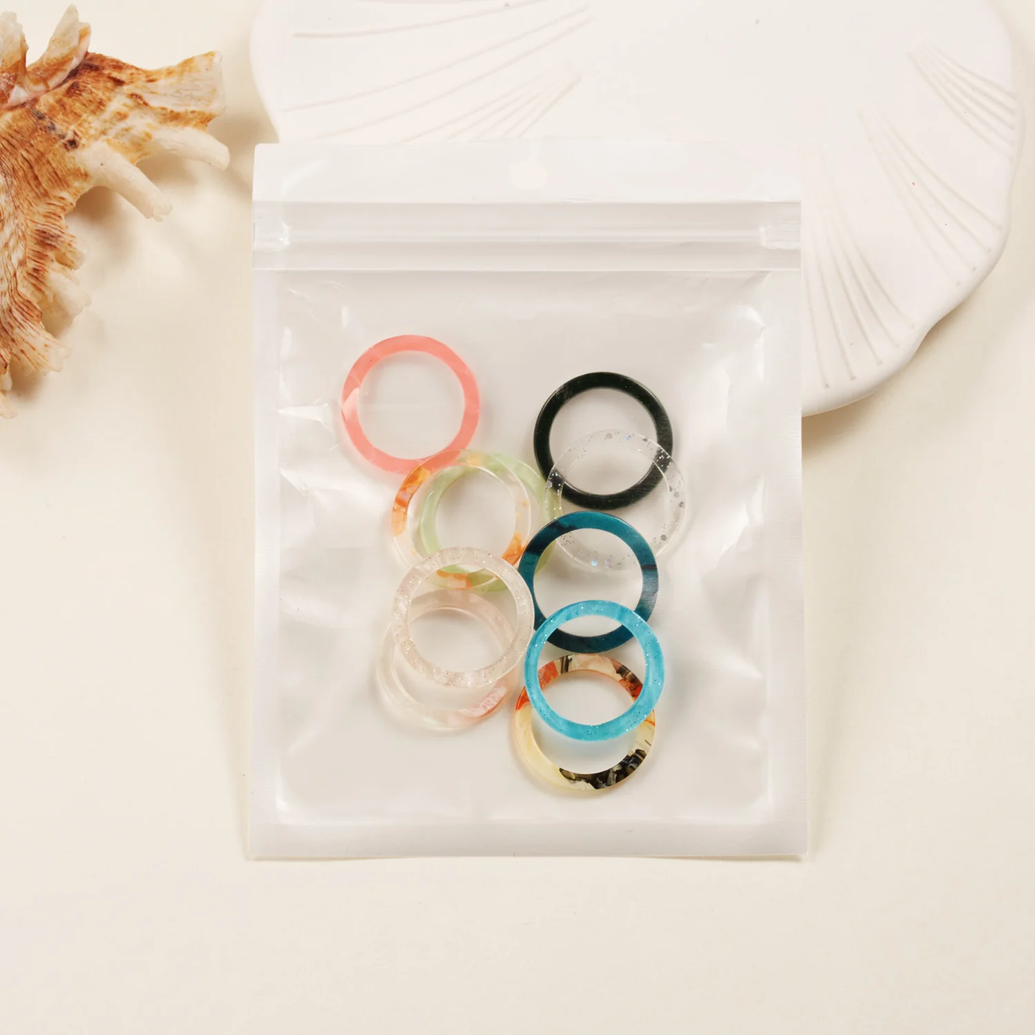 Neue koreanische ästhetische bunte Harz-Acryl-Ringe im Set für Damen – geometrische runde Ringe, temperamentvoller, vielseitiger Schmuck als Geschenk – Detail 34