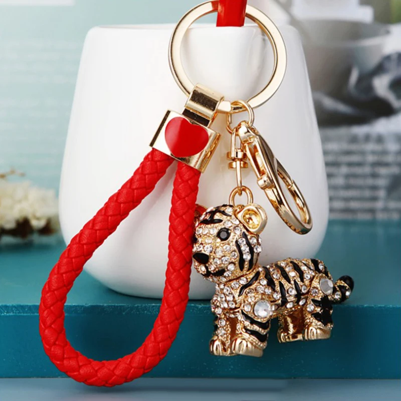 Diamond-studded Three-dimensional Tiger Metal Keychain Ladies Bag Pendant Auto Accessories Creative Decoration Small Gifts