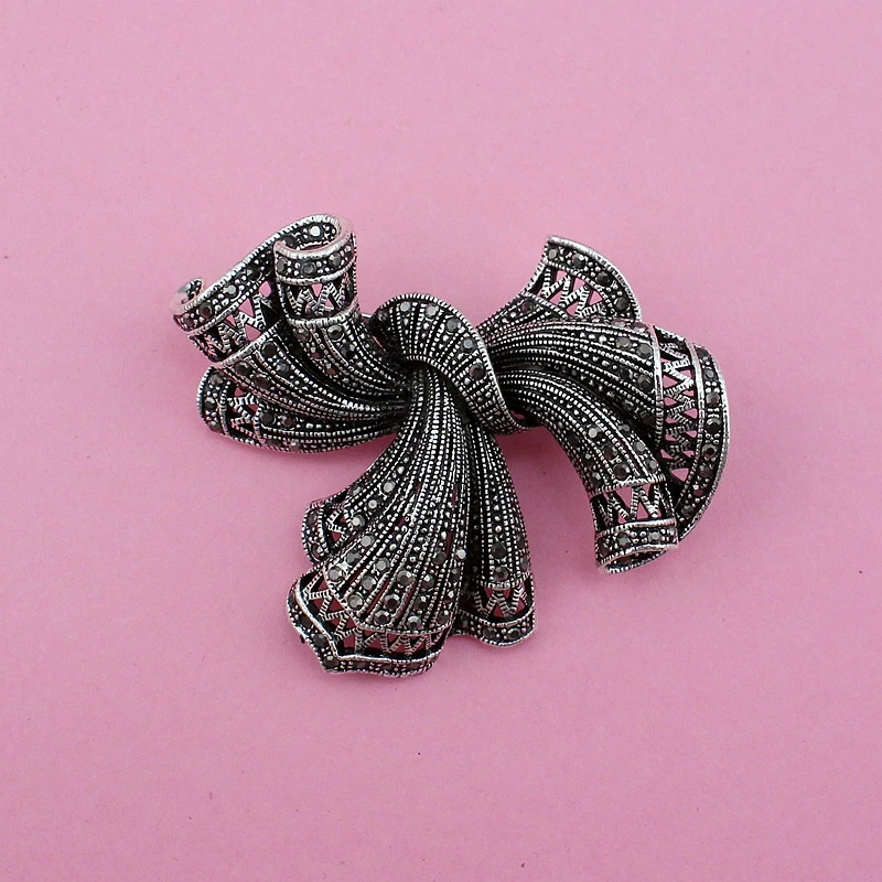 TANGTANG Antique Brooch Vintage Knot Black Rhinestone Brooch For Men Women Elegant Retro Jewelry Pin Bow Classic New Brooches