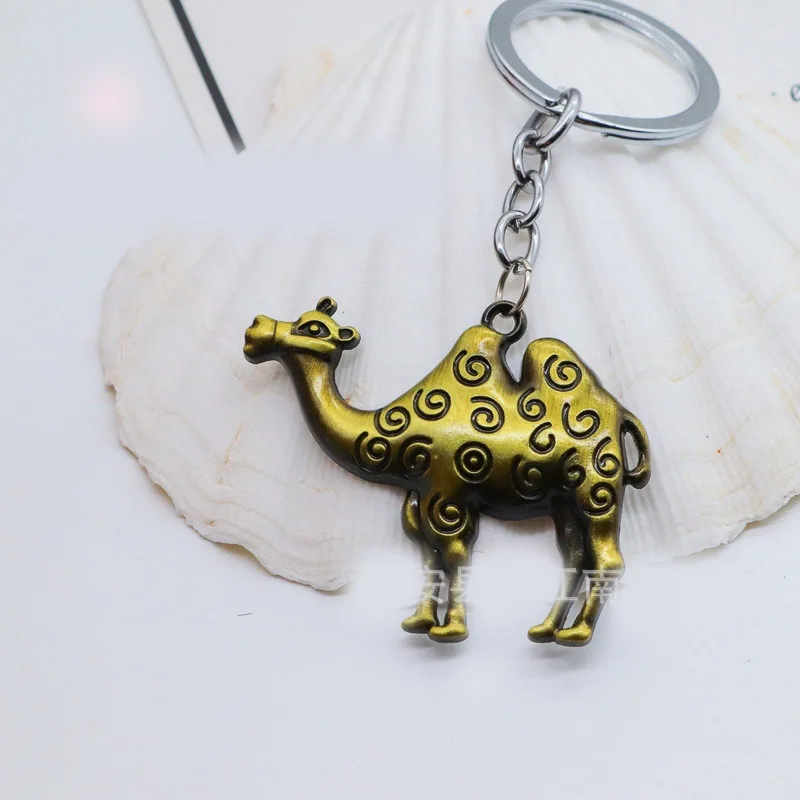 Men's Vintage Gold Color Camel Key Chains Gadgets For Men Fashion New Retro Animal Key Rings Male Jewelry Party Boys Gifts