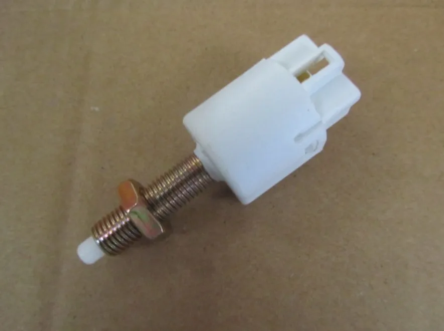 

Lifan 620 X60 720 630330 Brake light switch free shipping