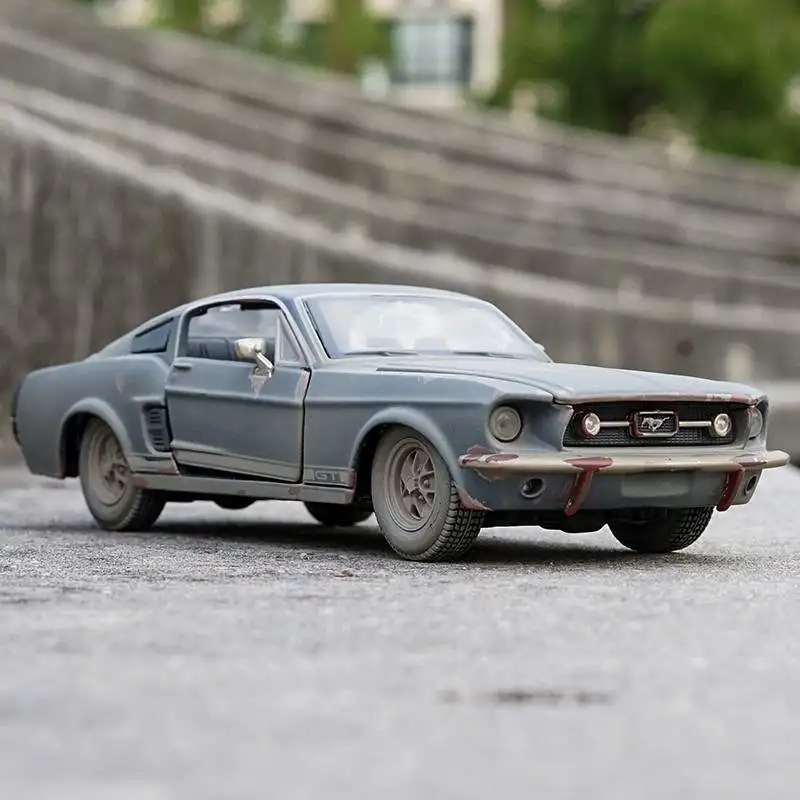 Maisto-coche antiguo Ford Mustang GT 1967, escala 1:24, coche de aleación, vehículo de juguete, coleccionable, regalo de cumpleaños para niños