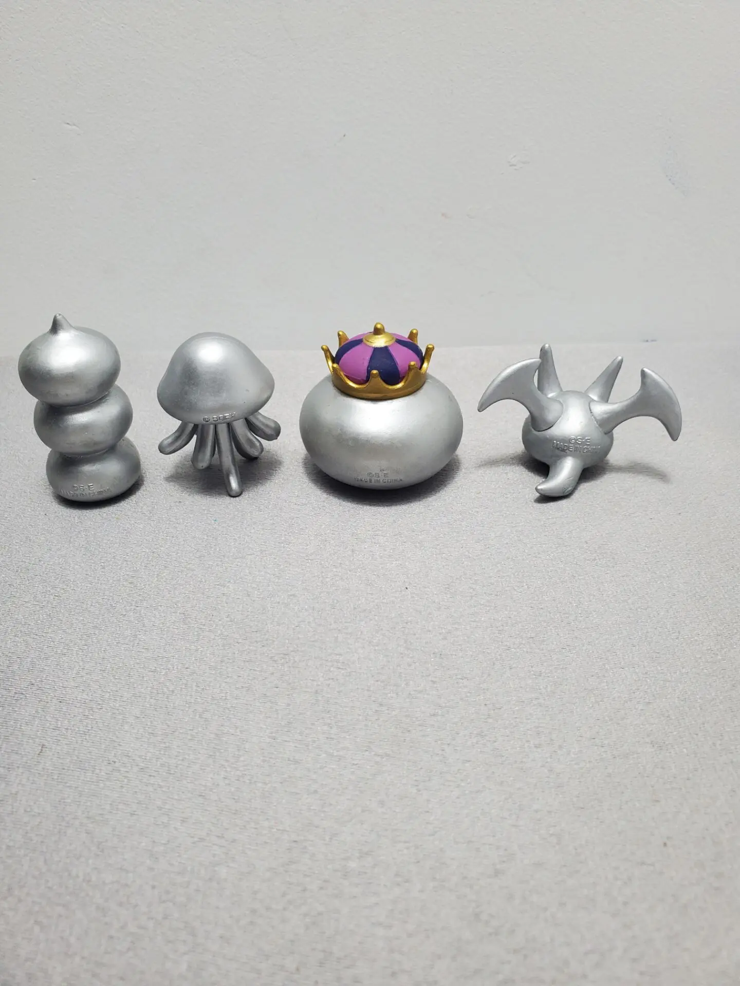 Japanese game Doragon Kuesuto King Slime Silver rare figure model Boys collect toys