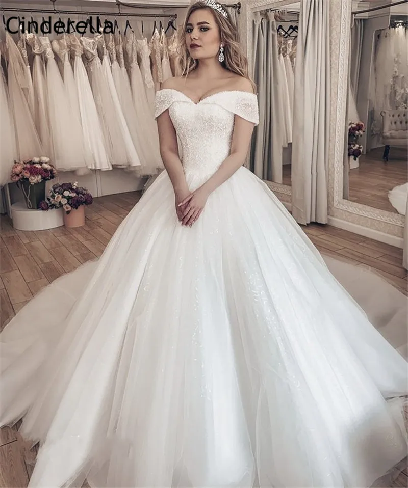 Robe de mariée cendrillon, col en v, épaules dénudées, ligne a, Tulle doux, perles cristal, traîne royale, faite à la main