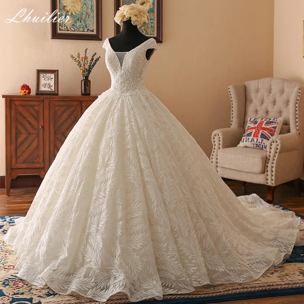 

Lhuilier Customized Ball Gown V-Neck Lace Wedding Dresses Beaded Sleeveless Floor Length Bridal Gowns with Chapel Train
