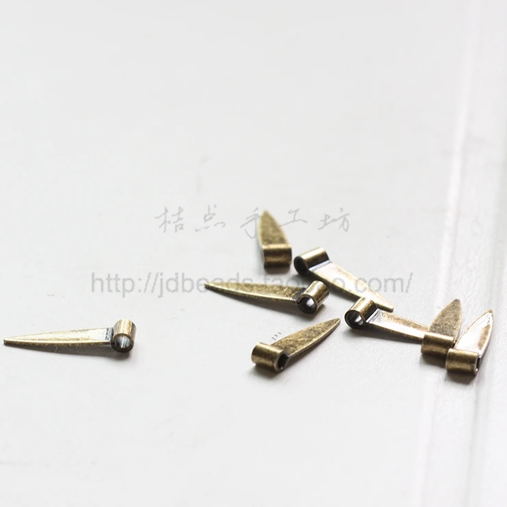 DIY Supply-Solid Brass Finding Triangle Charm - Arrow 3.5x4.5x19mm (3133C)