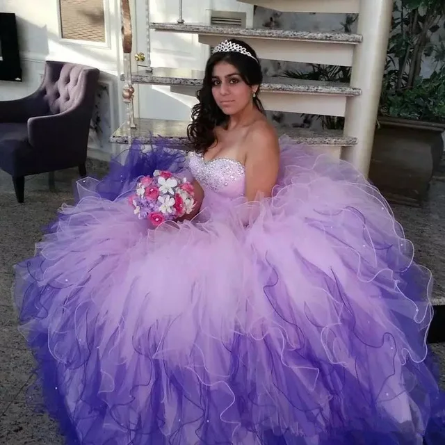 فساتين Angelsbridep على شكل قلب من فساتين كوينسيانيرا لحفلات 15 الرسمية من الأورجانزا المطرزة بالخرز فساتين عيد الميلاد مقاس كبير برباط