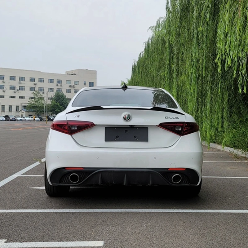 For Alfa Romeo Giulia Spoiler Carbon Fiber Rear Trunk Spoiler Gloss Black Finish Quadrifoglio Verde QV Style 2015 - UP