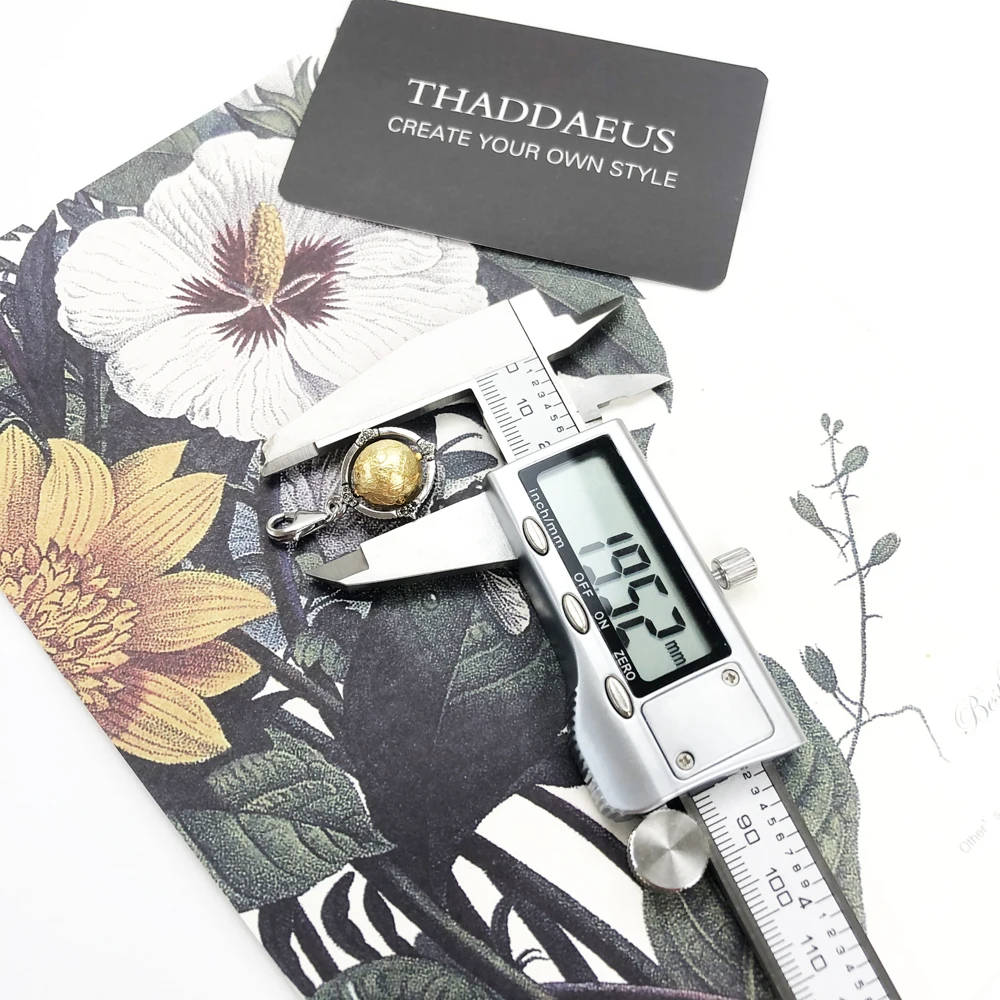 Drehbarer Vintage-Globus-Charm „The World of Rebels“ aus Sterlingsilber 925, Modeschmuck für Damen und Herren, Geschenk – Detail 3
