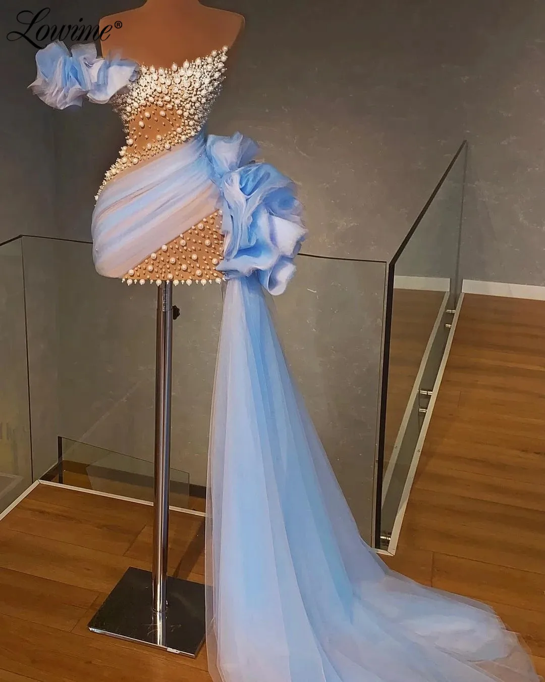 Roupões de cocktail alta baixa vestidos de baile 2021 luz azul pérolas vestidos de festa personalizado árabe um ombro curto vestido de noite