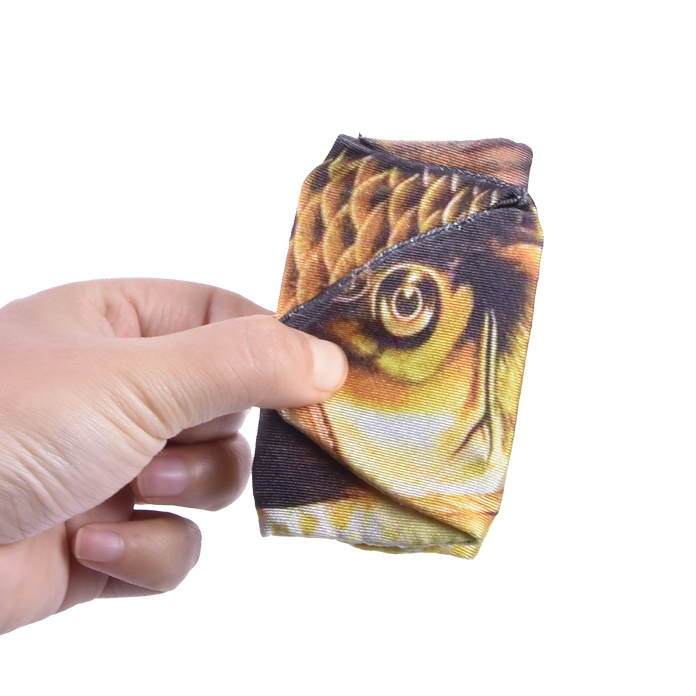 28cm Appearing Fish Magic Tricks Stage Magia Mentalism Illusion Gimmick Props Fish Appearing From Card Case Magie 2018 FISM