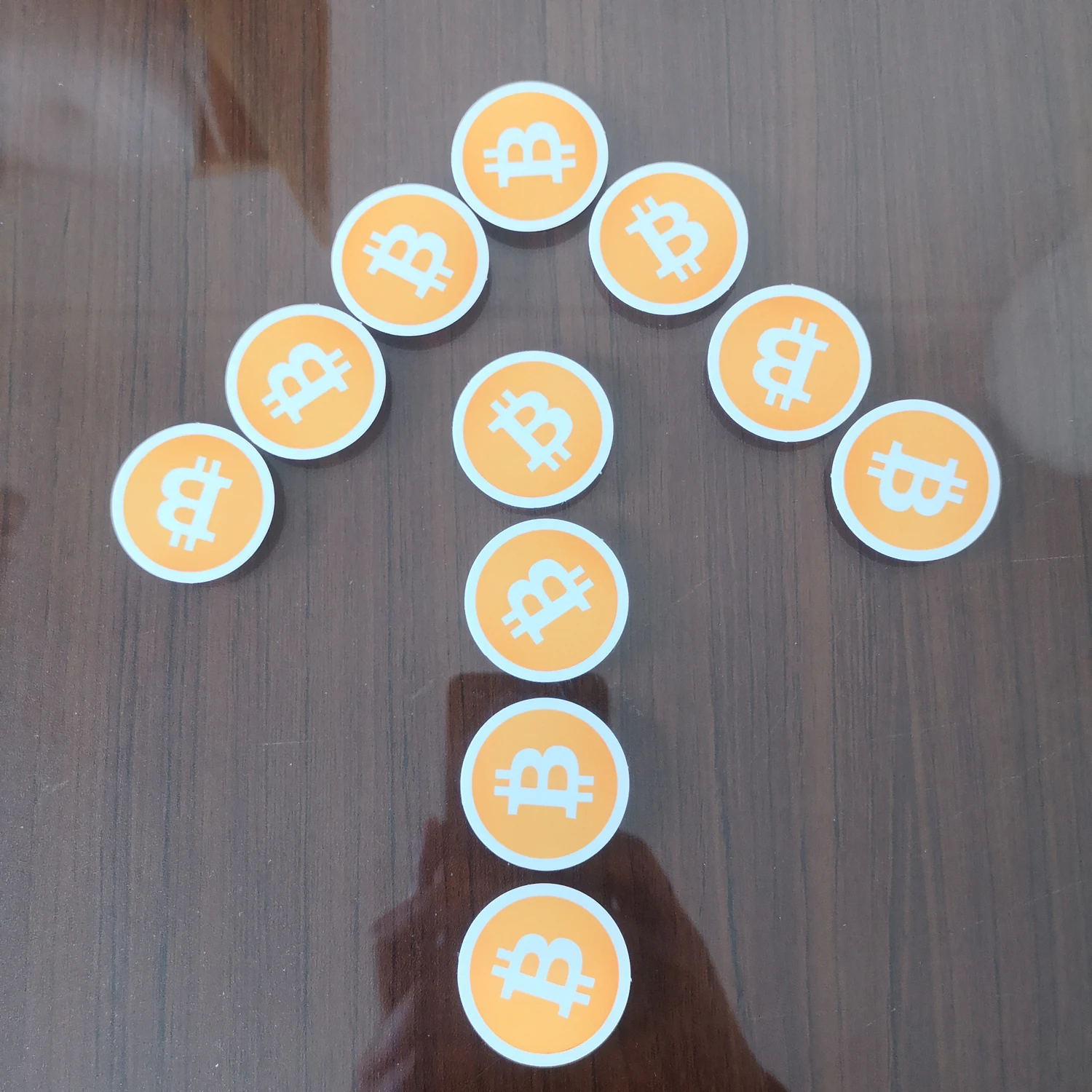 20pcs 3.5cm BITCOIN LOGO Sticker Waterproof Tear Resistant White PVC Individually Cut for Cryptocurrcencies Fans Publicity