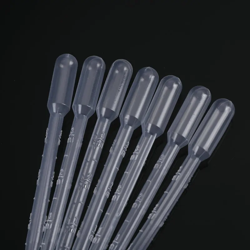 O conta-gotas plástico descartável da pipeta 3ml graduou o experimento do laboratório do recipiente fornece pipetas do laboratório