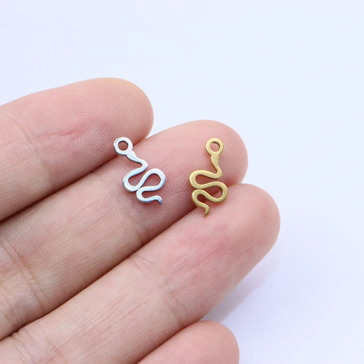 10pcs Wholesale Stainless Steel Pretty Mini Snake Charms Pendant DIY Necklace Earrings Bracelets Unfading Colorless 2 Colors