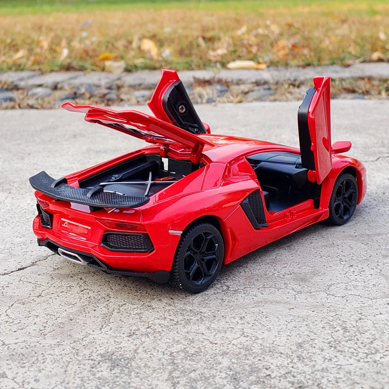 1:32 Aventador LP740 Alloy Sports Car Model Diecast Metal Vehicles Car Model Simulation Sound and Light Collection Kids Toy Gift
