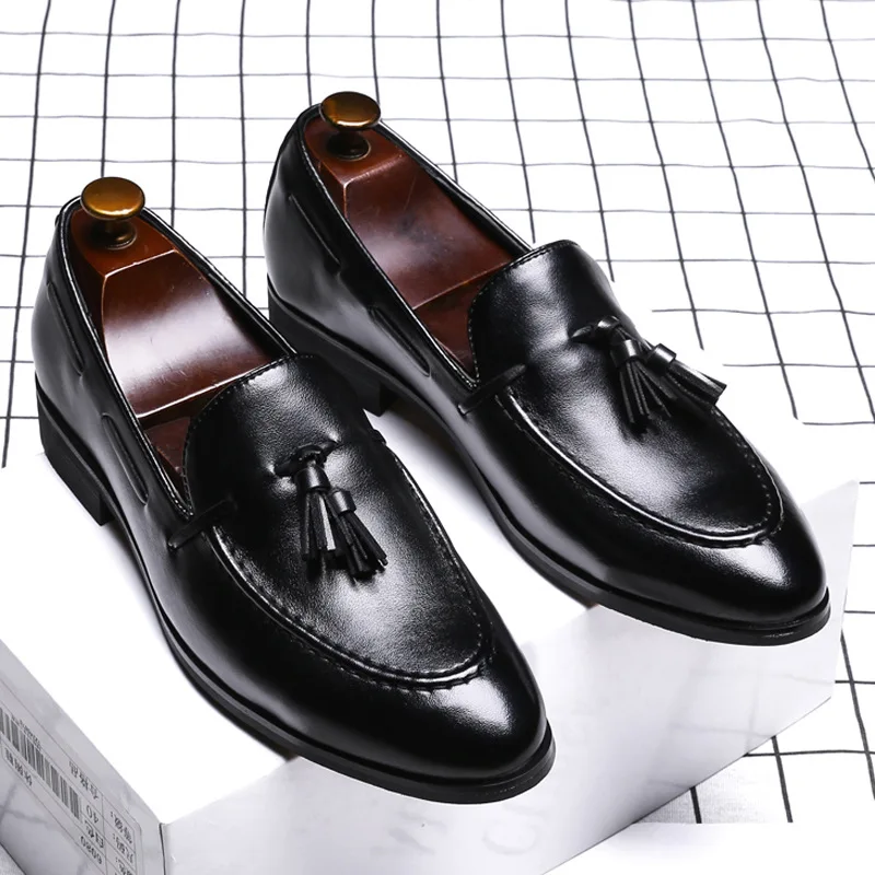 Fashion Summer Style Moccasins Men Loafers High Quality Patent Leather Tassel Slip On Shoes Men Flats Gommino Driving Shoes