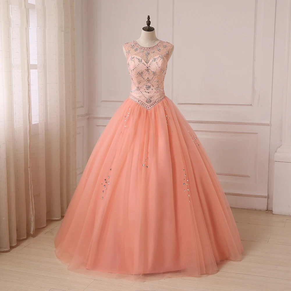 2020 Quinceanera Abito Corallo Scoop Neck Sheer Senza Maniche In Rilievo Strass Abito di Sfera Dolce 15 Abiti di Tulle Abiti Del Partito