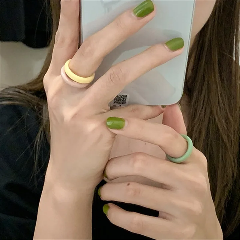 Neue koreanische ästhetische bunte Harz-Acryl-Ringe im Set für Damen – geometrische runde Ringe, temperamentvoller, vielseitiger Schmuck als Geschenk – Detail 8