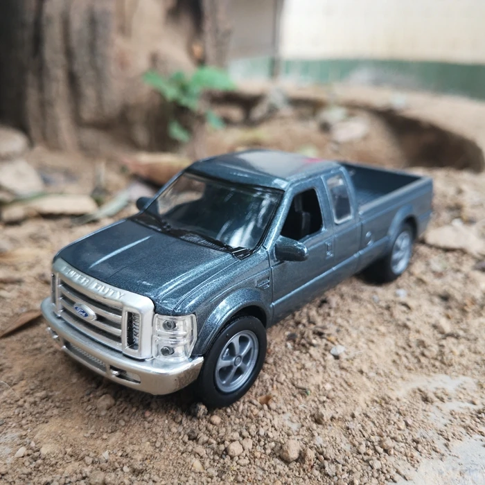 

1/43 New Special Die-cast Metal American Pickup Truck F-250 Simulation Car Model Furniture Display Pieces Toys For Children