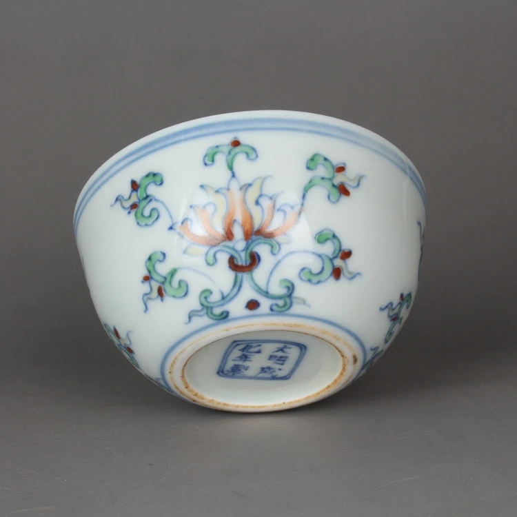 Hand-painted Ming Chenghua Blue And White Doucai Hand-painted Baolian Flower Tea Cup Antique Ceramic Collection