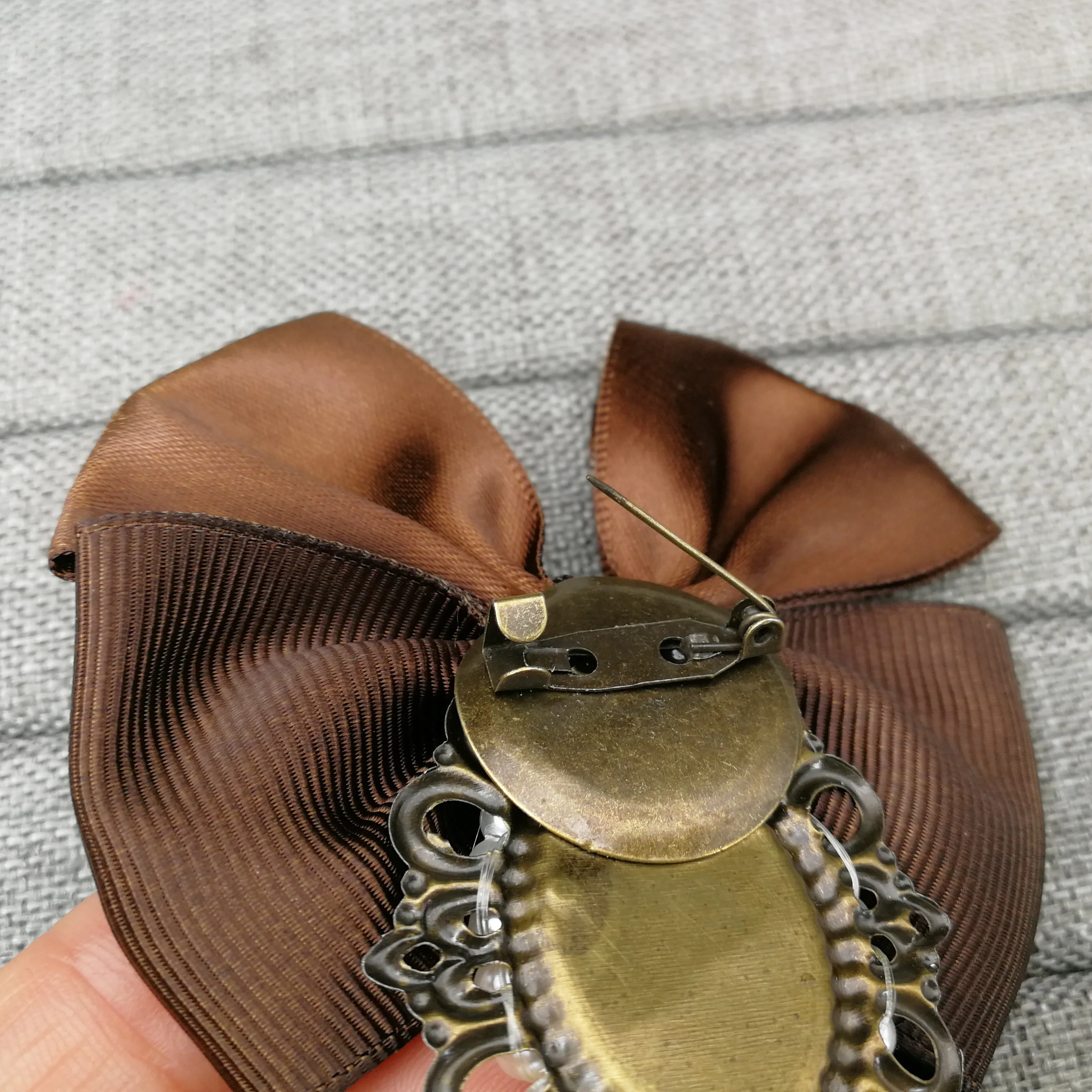 Vintage Fabric Ribbon Bowknot Brooches for Women Queen Cameo Pearl Brooch Pins Collar Tie Corsage Broche Costume Jewelry Gifts