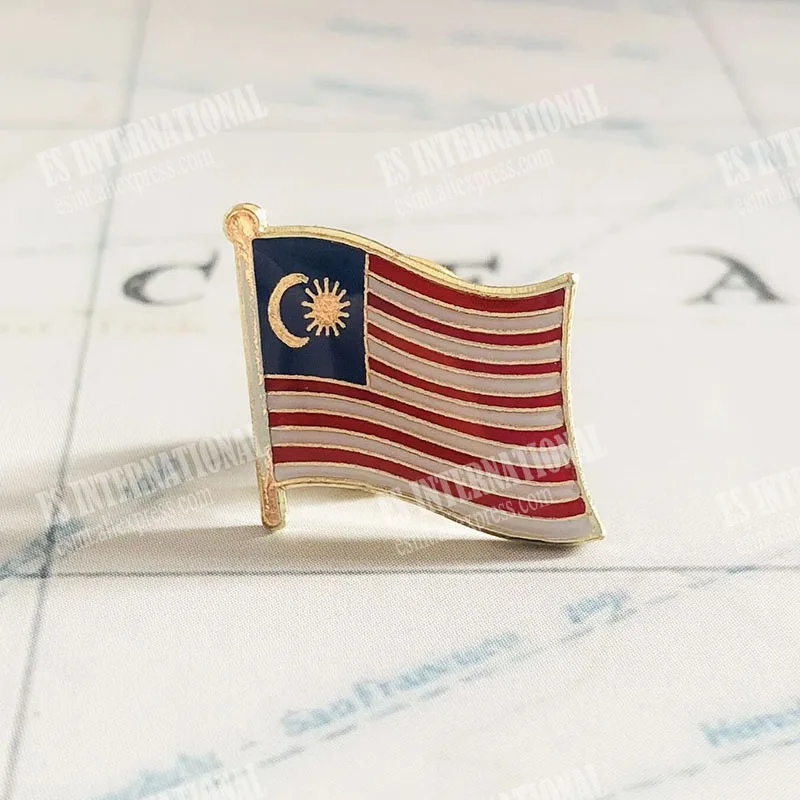 

Malaysia National Flag Lapel Pins Crystal Epoxy Metal Enamel Badge Paint Brooch Souvenir Suit Personality Commemorative Gifts