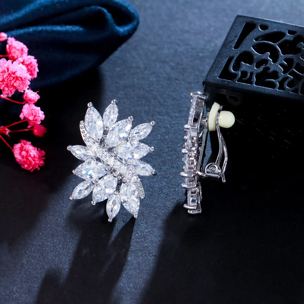 CWWZircons Klassische Blumenform CZ-Steine Silberfarben Ohne Loch Ohrclip-Ohrringe Schmuck für Frauen Großhandel EJ0009 – Detail 6
