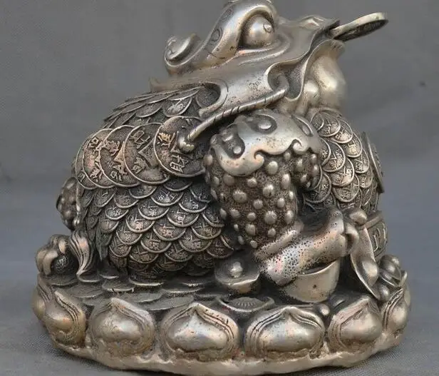 old China silver Feng Shui auspicious wealth Golden Toad hoptoad spittor statue