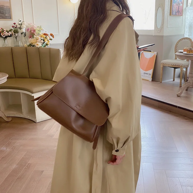 

New Fashion 2022 Korean Style Winter Shoulder Bags Female Temperament Solid Color All-match Handbag Large Capacity Travel Bags