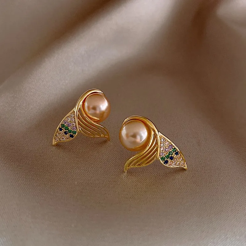 2023 Korean New Fashion Pearl Mermaid Tail Gold Colour Stud Earrings  Simple Exquisite Crystal Statement Earrings Women\'s jewelr
